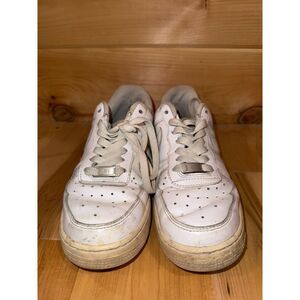 Women's Size 8 White Low Top Nike Air Sneakers